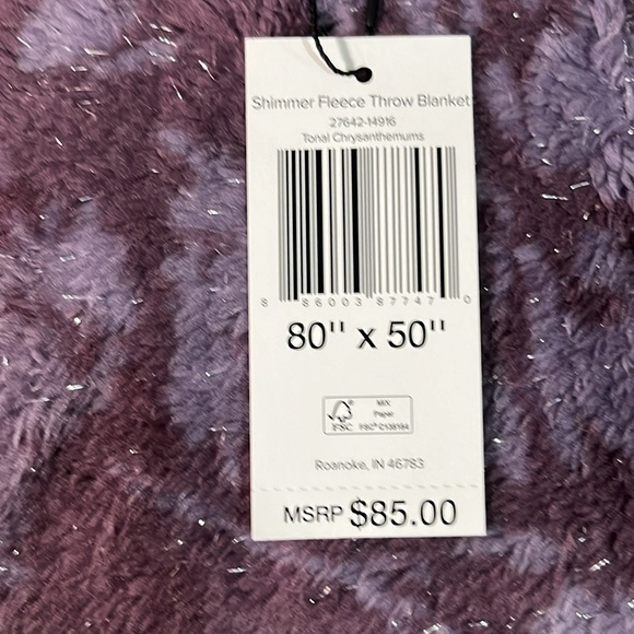 Vera Bradley Shimmer Fleece Throw Blanket in Tonal Chrysanthemums NWT - Picture 4 of 5
